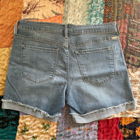 NWOT KanCan Kylie Low Rise Frayed Hem Roll Cuff Denim Shorts - size 8! - Picture 7 of 9
